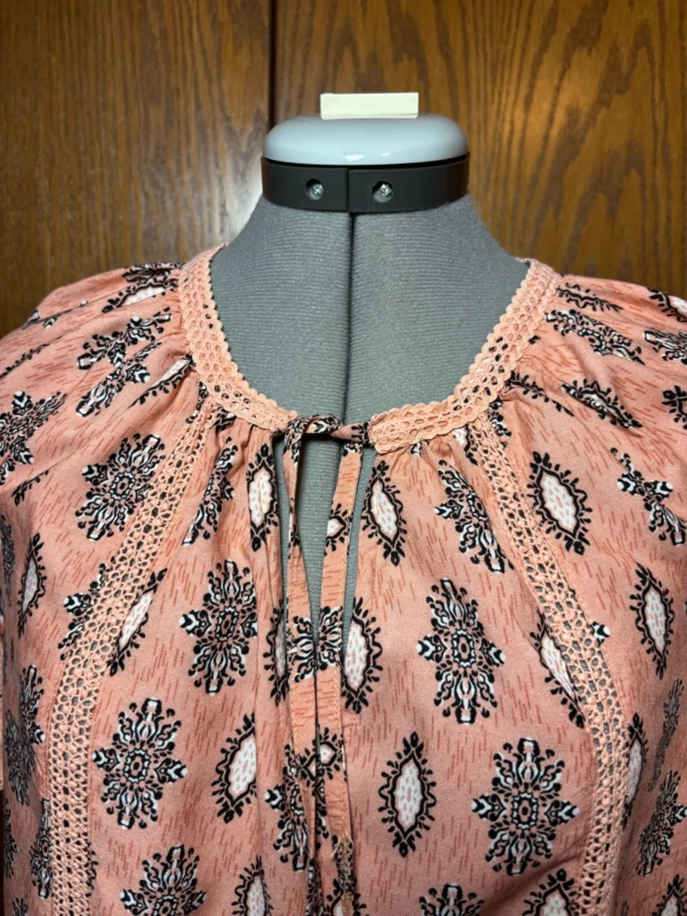 Women’s American Rag Boho Peach Tassel Tie Crochet-Trim Peasant Blouse - M - Picture 2 of 8